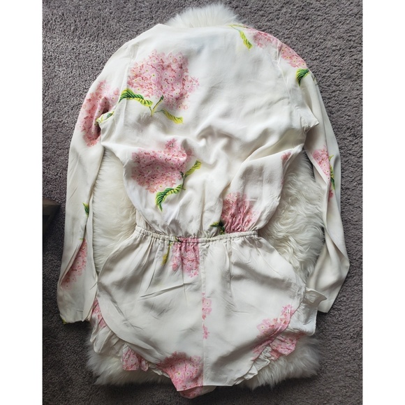 ❌SOLD❌ Stone Cold Fox Bloom Floral Playsuit Romper - Picture 6 of 8